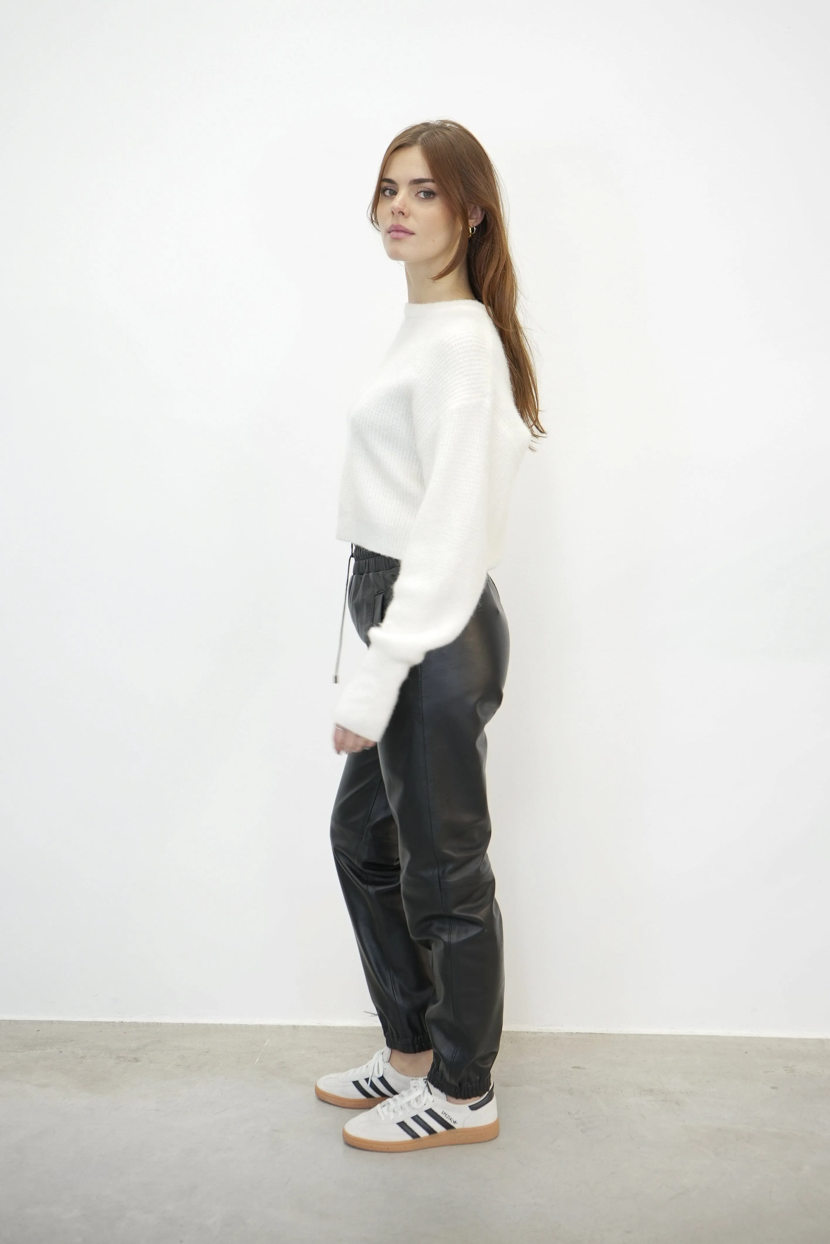ALPHA SHORT PULLOVER IN IVORY