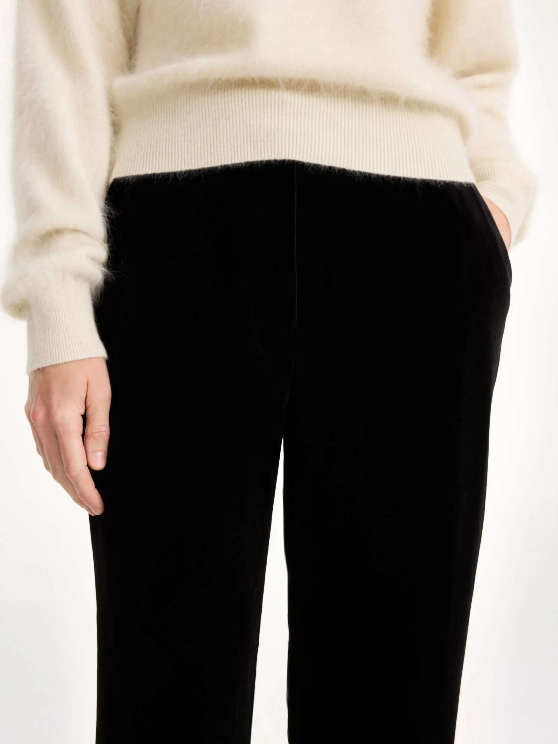 Amores High-Waisted Trousers in Black