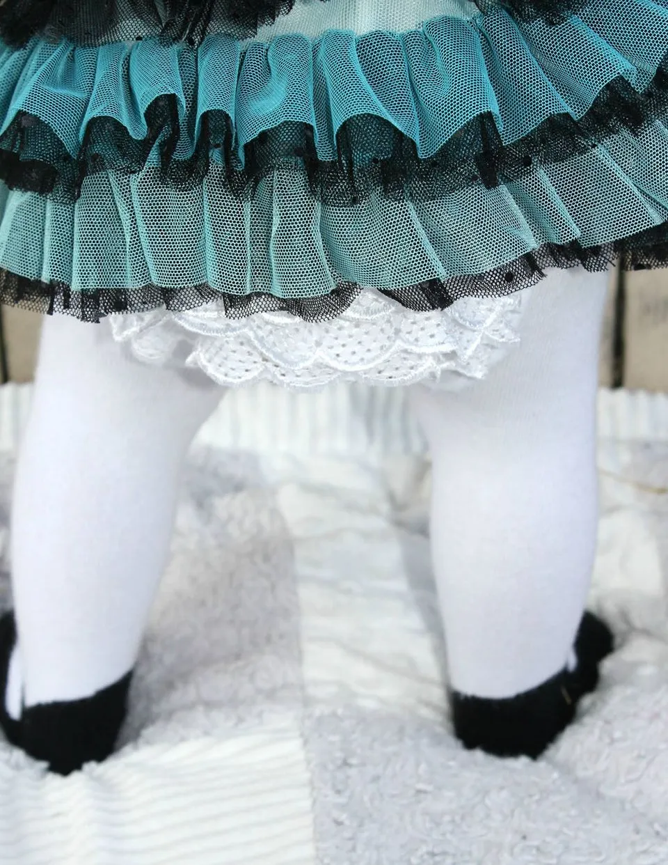 Baby girl ruffle bottom tights with sewn-in black shoe design.  Anti-slip soles. 6-12 months