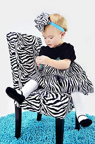 Baby girl ruffle bottom tights with sewn-in black shoe design.  Anti-slip soles. 6-12 months