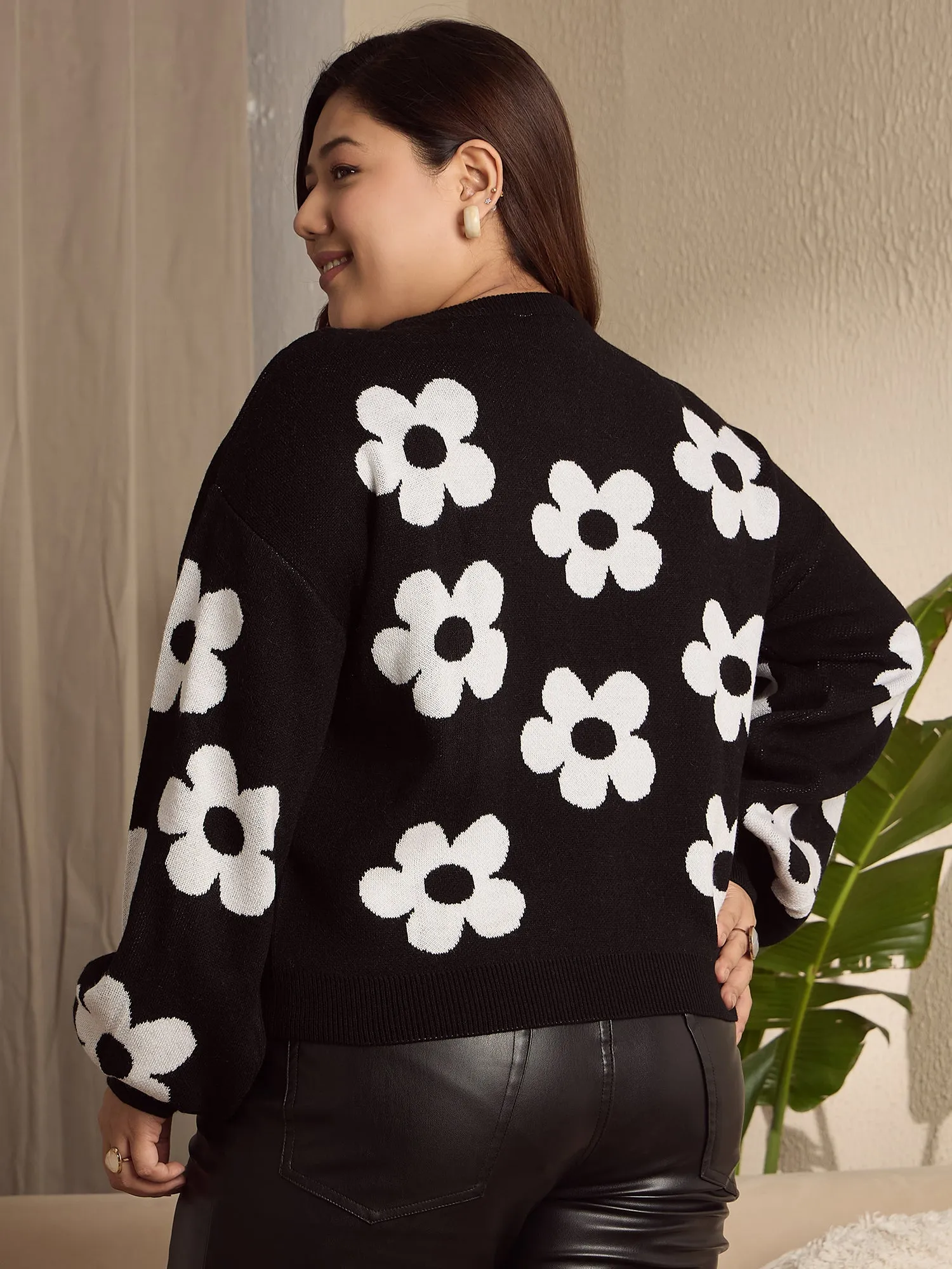 Berrylush Curve Women Black & White Floral Printed Round Neck Polyester Drop-Shoulder Sleeves Ribbed Hem Regular Pullover