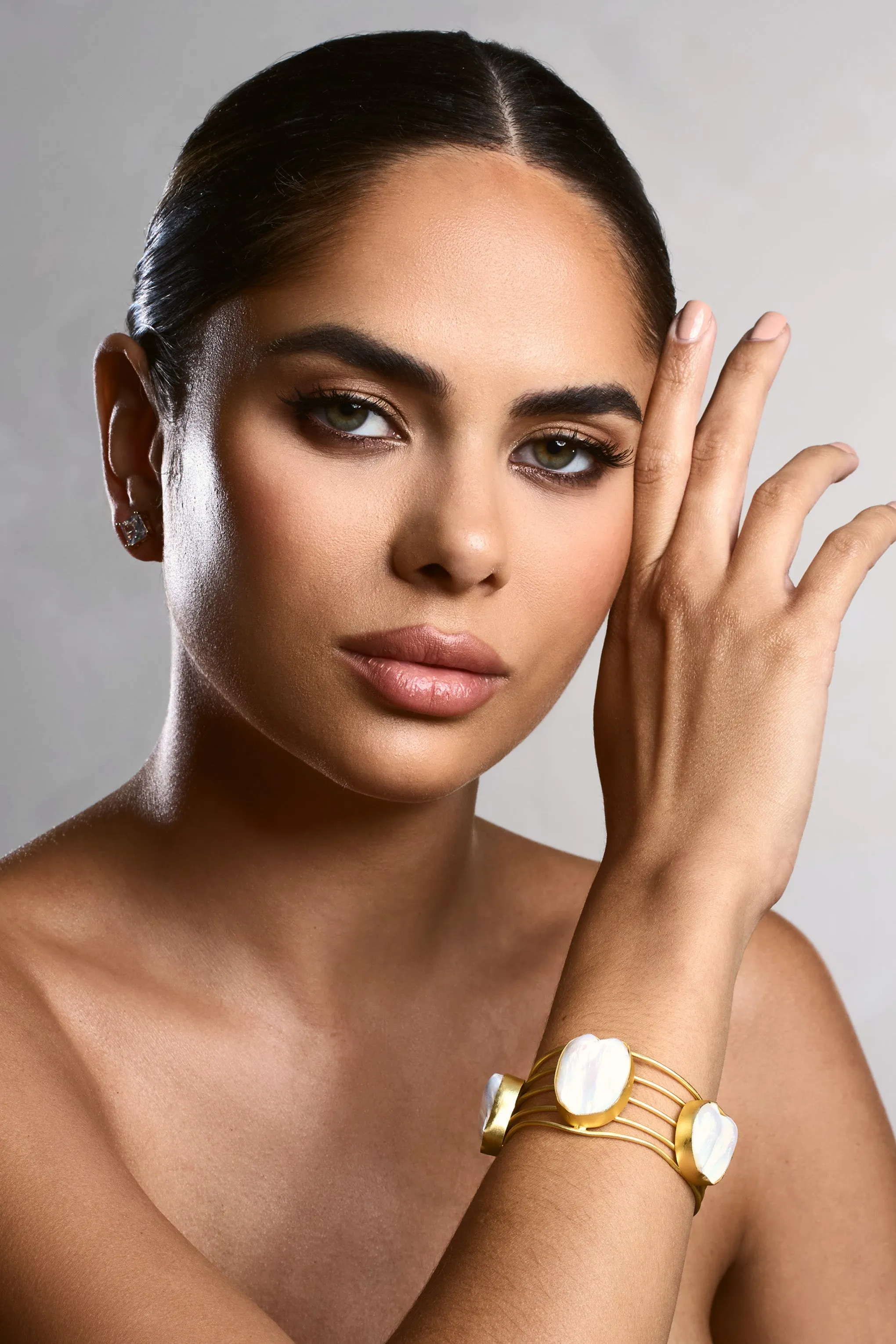 Dune | Gold Chunky Bangle With Iridescent Shells