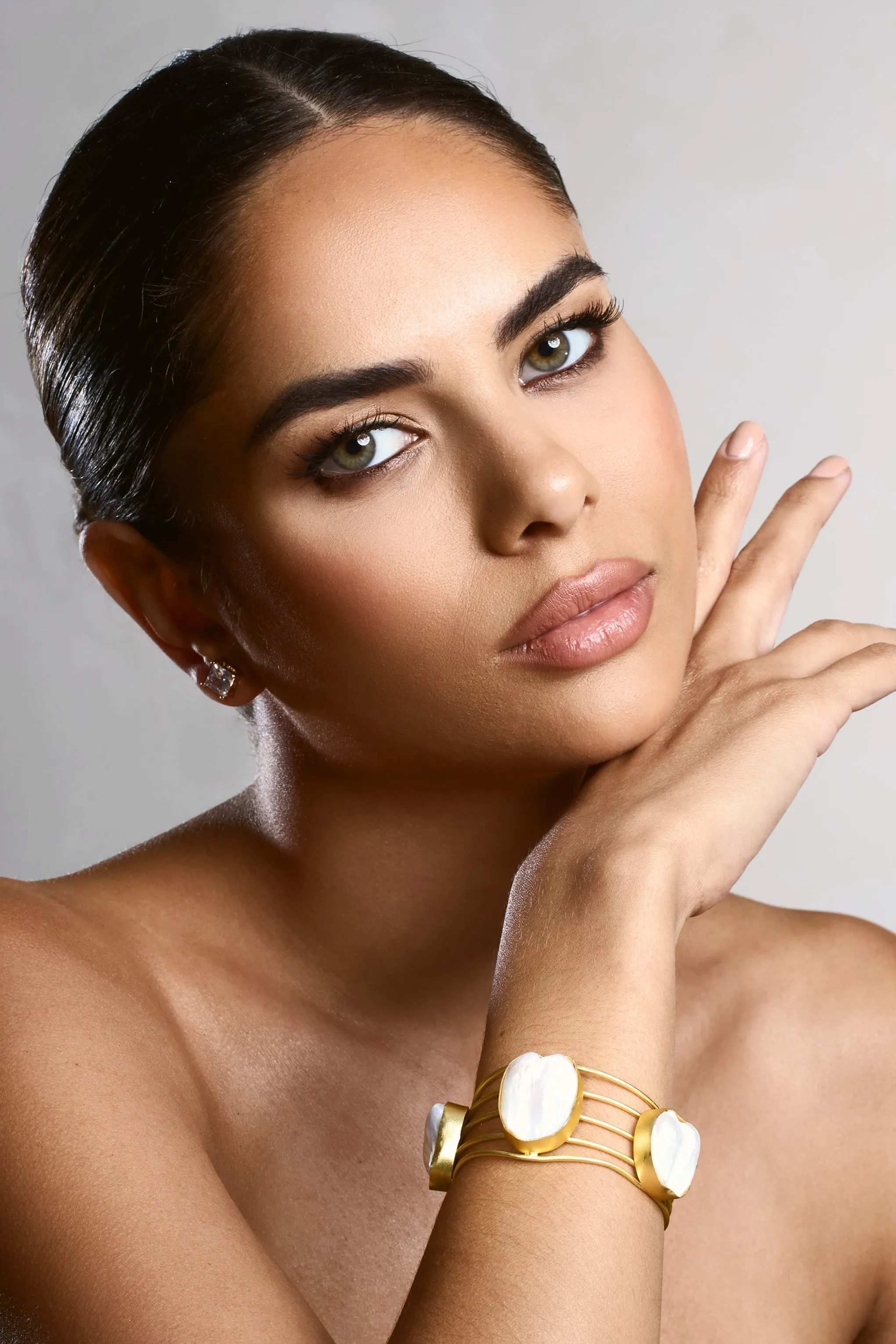 Dune | Gold Chunky Bangle With Iridescent Shells