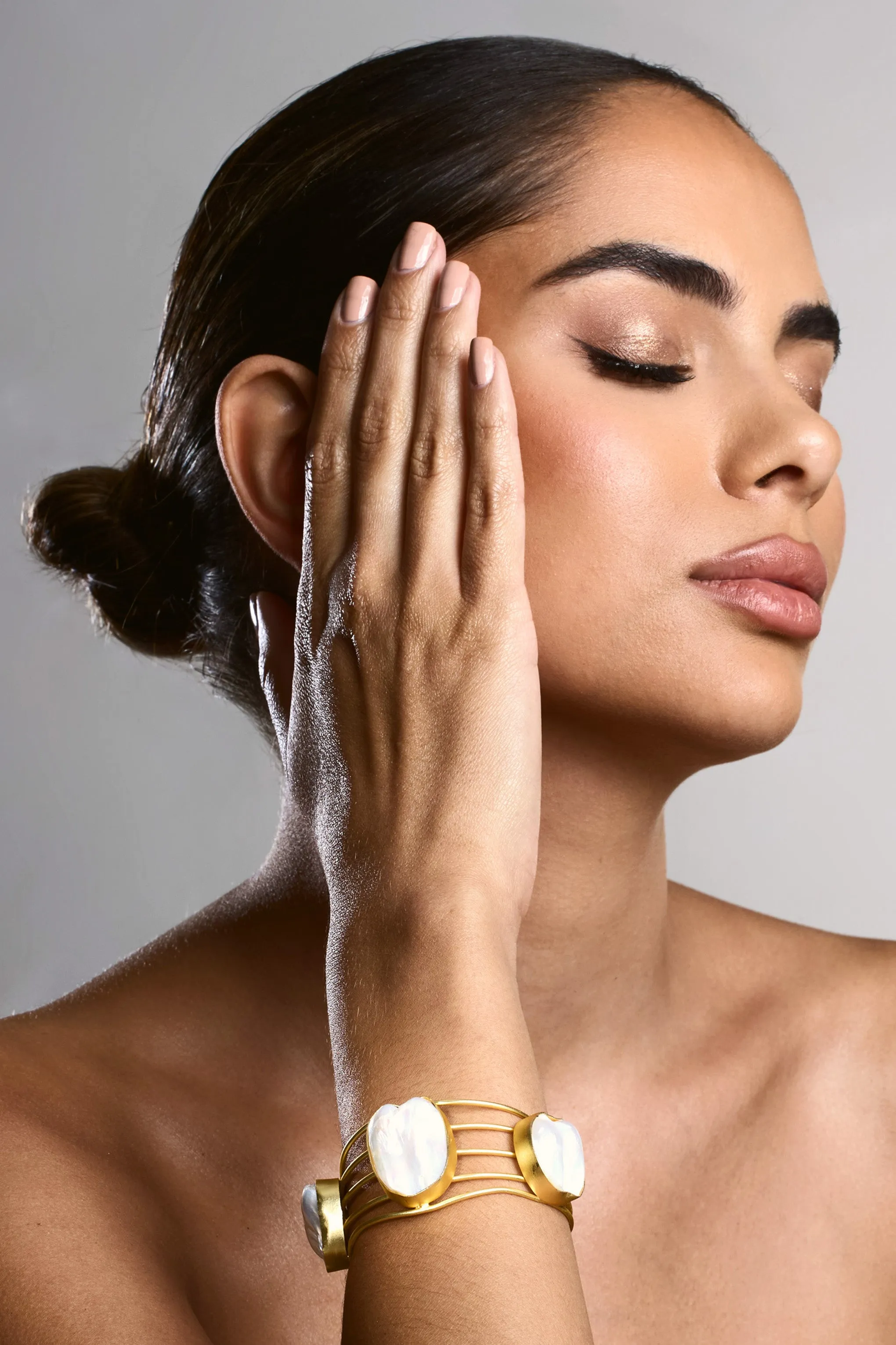 Dune | Gold Chunky Bangle With Iridescent Shells