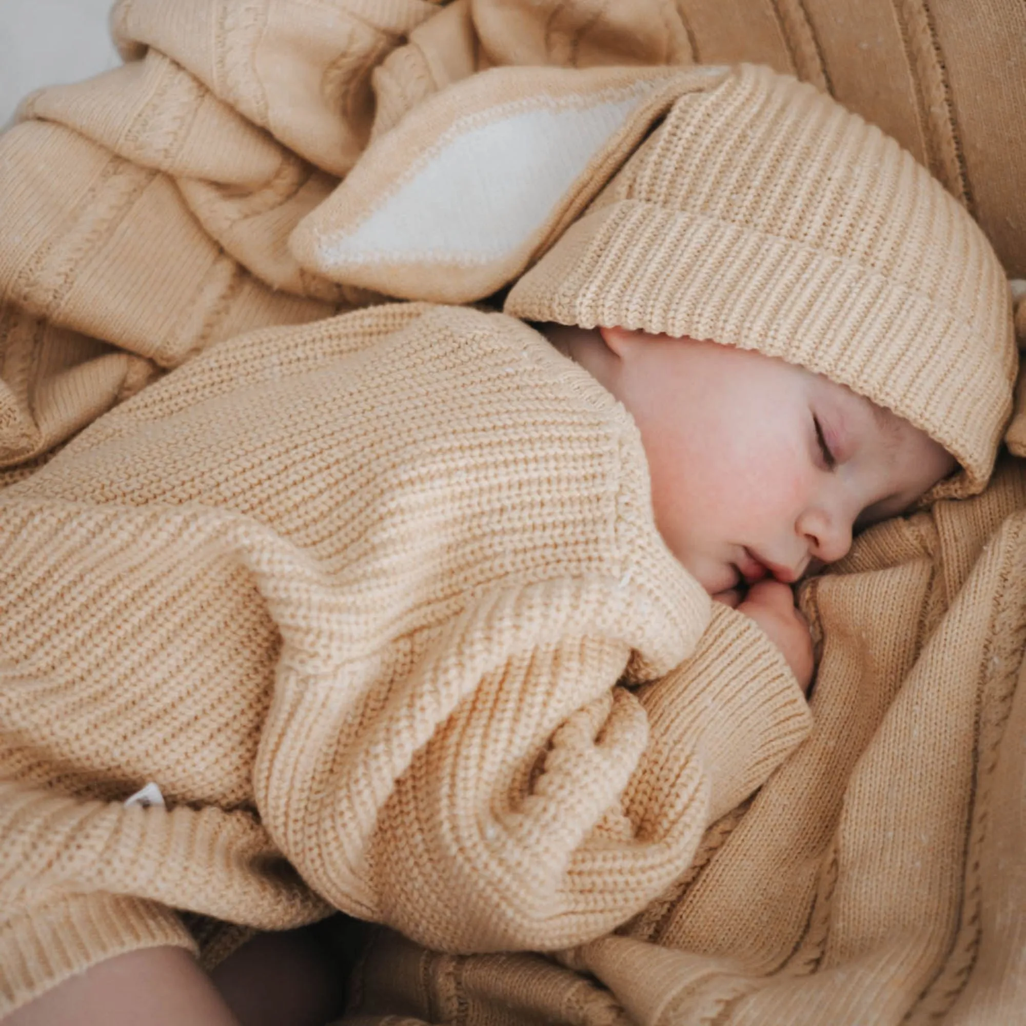 EASTER BEANIE | SAND FLECK