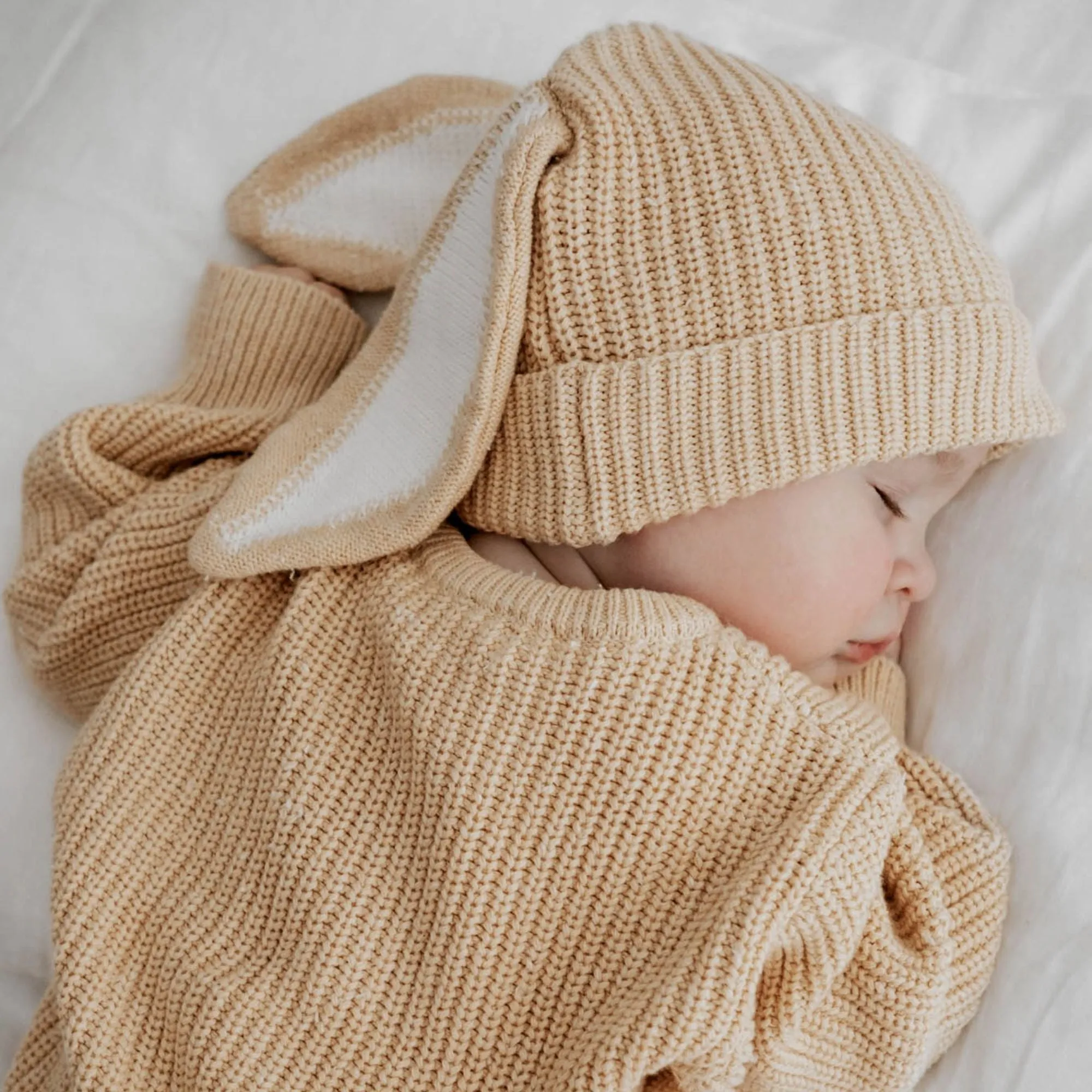 EASTER BEANIE | SAND FLECK