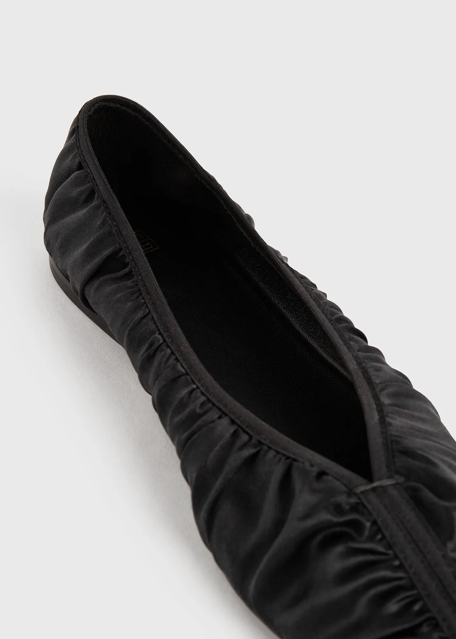 Gathered satin flats black