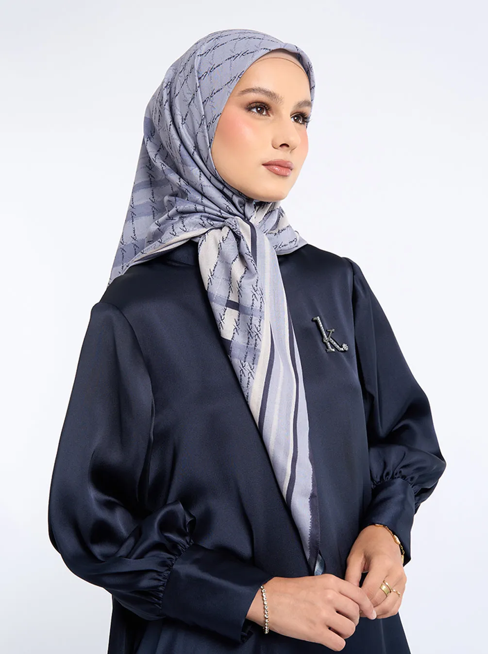 MONO RIDDLE SIGNATURE SCARF ASHLEY GREY