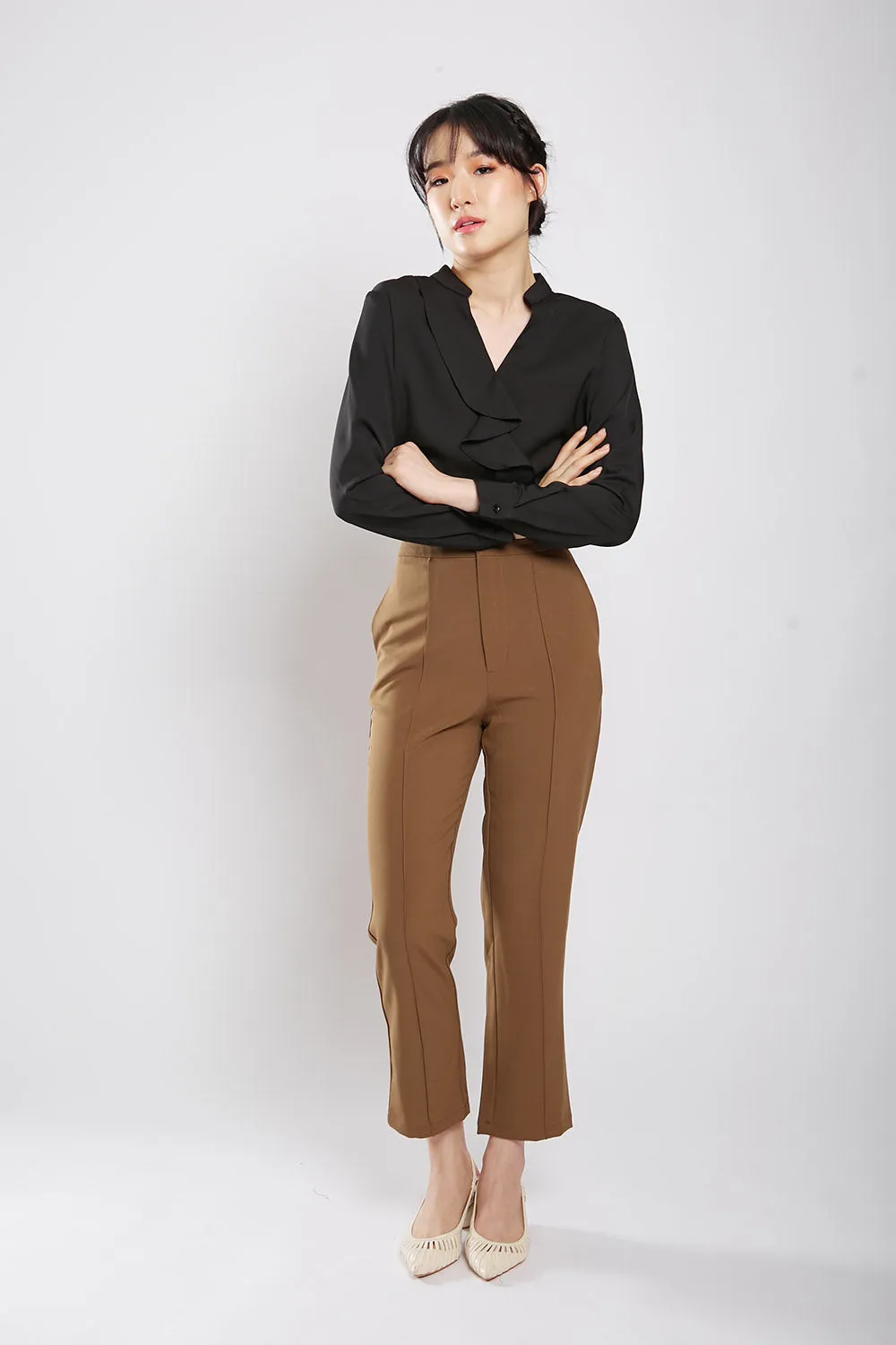 Yuri Tapered Pants in Brown