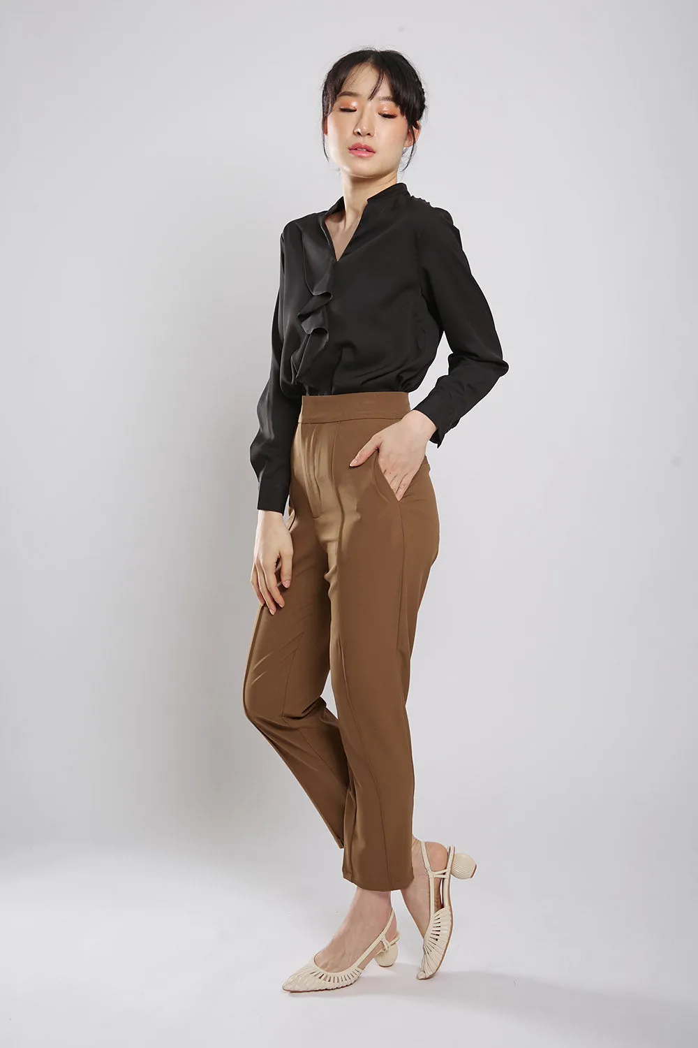 Yuri Tapered Pants in Brown